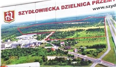 Zdjęcie tablicy przedstawiającą teren Szydłowieckiej Strefy Przemysłowej.