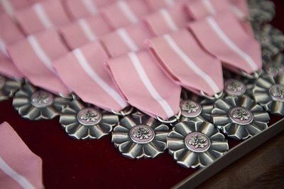 Zdjęcie medalów za długoletnie pożycie małżeńskie