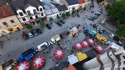 Fotografia przedstawiająca Rynek Wielki. Widok z wieży ratuszowej.