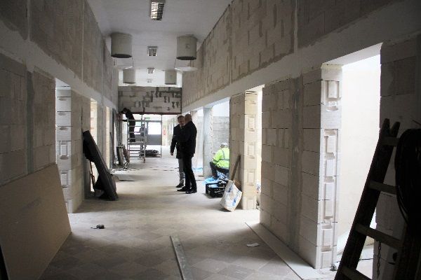 Grafika przedstawiająca remont hali targowej